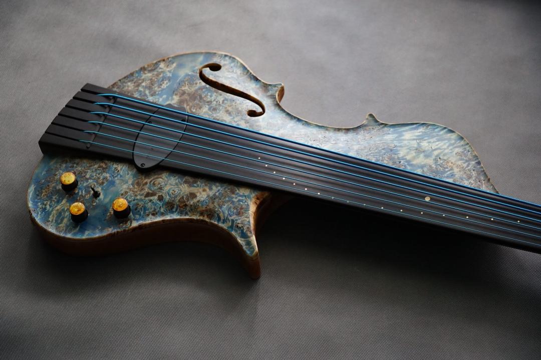 Stradi Symphony Bass 6 Blue Fretless Hollowbody